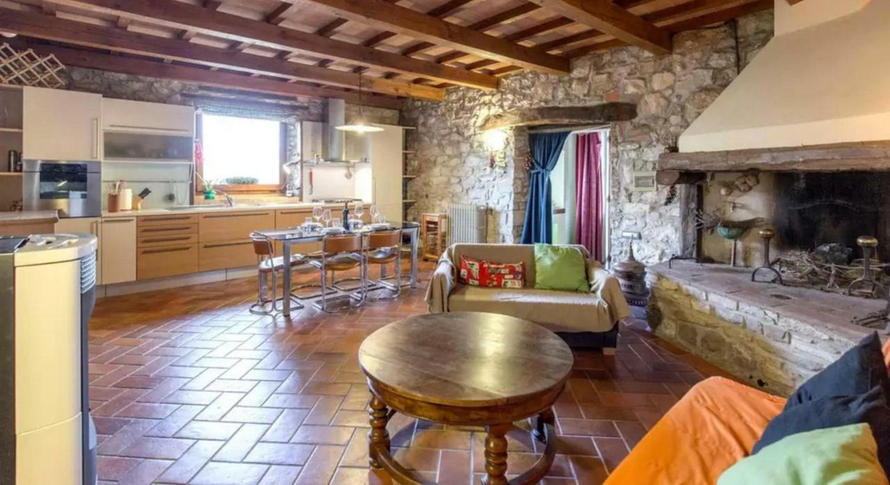 Casa Mazzocchi Vista Su Poppiヴィラ エクステリア 写真